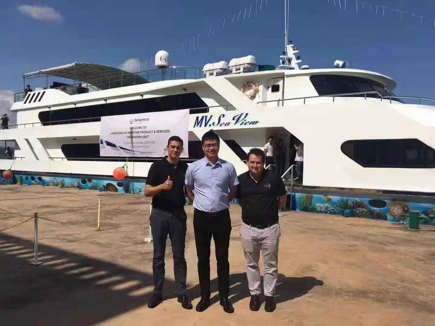 海上通衛(wèi)星通信設(shè)備.jpg